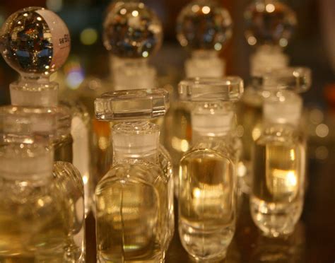 does chanel no 5 contain ambergris